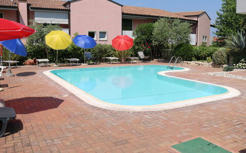 Corte Chiara: Acqua, Pianta, Proprietà, Costruzione, Piscina, Cielo, Azzurro, Albero, Shade, Architettura