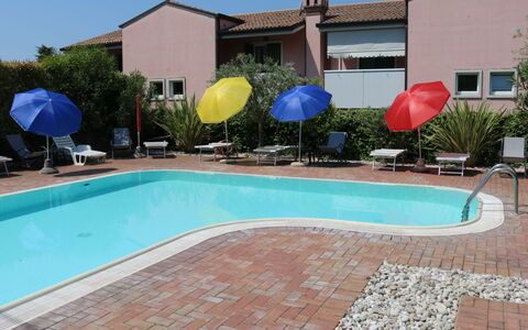 Corte Chiara: Acqua, Proprietà, Costruzione, Pianta, Cielo, Piscina, Finestra, Blu, Shade, Albero