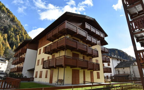 Cà Serena: Nube, Cielo, Pianta, Costruzione, Finestra, Legna, Erba, Urban Design, Area Rurale, Zona Residenziale