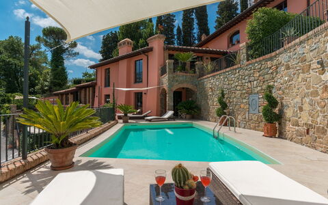 Villa Vico: Pianta, Acqua, Proprietà, Costruzione, Piscina, Azzurro, Albero, Finestra, Interior Design, Architettura