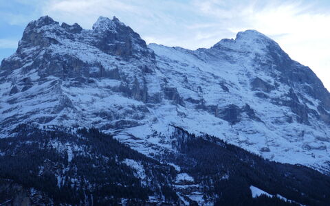 Chalet Wyssefluh: Nube, Cielo, Montagna, Neve, Paesaggio Naturale, Mondo, Pendenza, Highland, Pianta, Terreno