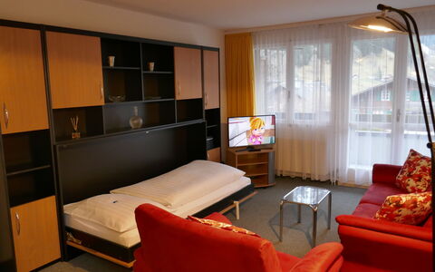 Chalet Wyssefluh: Mobilia, Proprietà, Cornice, Comfort, Cabinetry, Televisione, Interior Design, Tavolo, Finestra, Pavimentazione