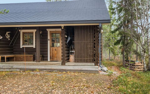 Henkari B: Balcone, Appartamento, Shade, Bicchiere, Condominio, Corrimano, Portico, Illuminazione Diurna, Deck, Mobili Da Esterno