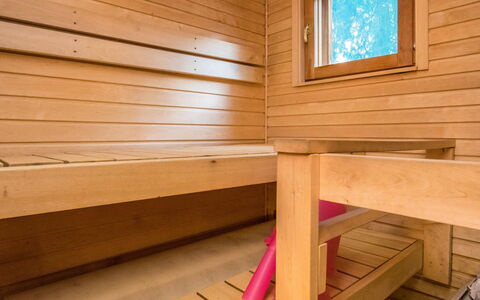 Henkari B: Balcone, Appartamento, Shade, Bicchiere, Condominio, Corrimano, Portico, Illuminazione Diurna, Deck, Mobili Da Esterno