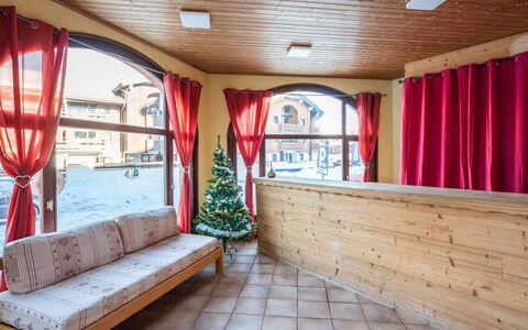 Morillon 604: Proprietà, Pianta, Divano, Legna, Finestra, Interior Design, Architettura, Costruzione, Cornice, Pianta Della Casa
