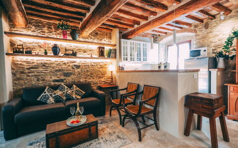 Casa San Valentino: Mobilia, Tavolo, Proprietà, Legna, Interior Design, Pavimento, Soggiorno, Fascio, Latifoglie, Immobiliare