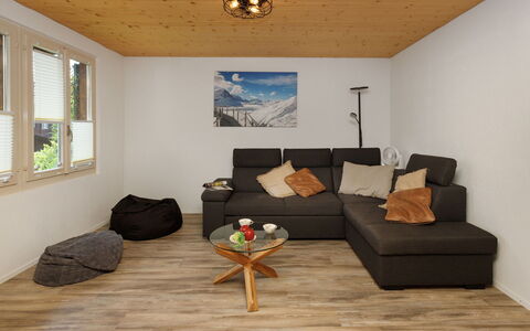Chalet Dori: Pavimentazione, Mobilia, Pavimento In Legno, Interior Design, Pavimento, Legna, Soffitto, Pavimento Laminato, Divano, Soggiorno