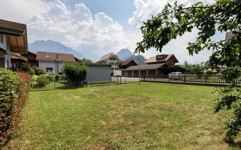 Chalet Dori: Erba, Costruzione, Casa, Zona Residenziale, Casa, Tetto, Area Rurale, Paesaggio, Lotto