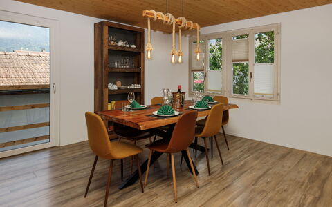 Chalet Dori: Mobilia, Pavimentazione, Pavimento In Legno, Interior Design, Pavimento, Legna, Tavolo, Sala Da Pranzo, Cucina & Sala Da Pranzo Tavolo, Sedia