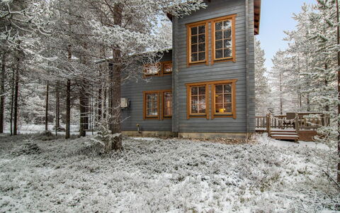 Pyhä-Kohu: Balcone, Appartamento, Shade, Bicchiere, Condominio, Corrimano, Portico, Illuminazione Diurna, Deck, Mobili Da Esterno