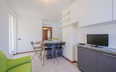 Girasole 500.6: Mobilia, Proprietà, Cabinetry, Tavolo, Legna, Interior Design, Costruzione, Soggiorno, Pavimento, Pavimentazione
