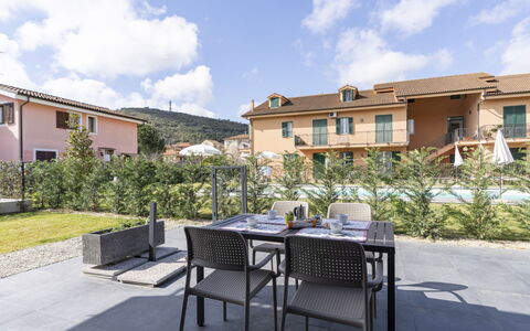 Imperia 388: Casa, Balcone, Estate, Villa, Sedia, Mobili Da Esterno, Cortile, Cortile, Hotel, Eco Hotel