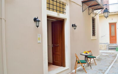 Foka House: Porta, Finestra, Costruzione, Legna, Porta A Casa, Immobiliare, Dipingere, Facciata