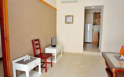 Apartment 1 G.floor: Tavolo, Proprietà, Mobilia, Arancia, Interior Design, Pavimentazione, Pavimento, Legna, Comfort, Soggiorno