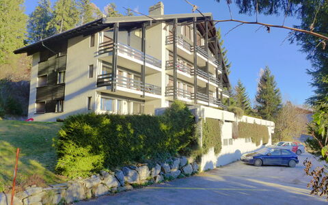 Les Essampilles 25: Pianta, Cielo, Costruzione, Proprietà, Finestra, Albero, Casa, Auto, Pendenza, Zona Residenziale
