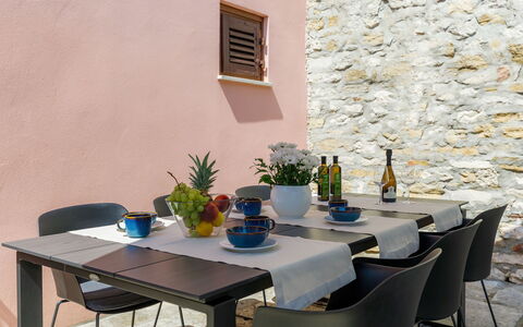 Negri: Nube, Cielo, Costruzione, Tavola, Azzurro, Pianta, Sedia, Tavolo, Condominio, Portico
