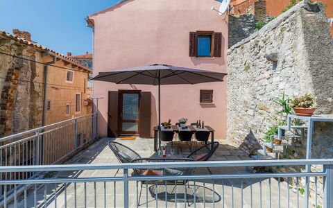 Negri: Nube, Cielo, Costruzione, Tavola, Azzurro, Pianta, Sedia, Tavolo, Condominio, Portico