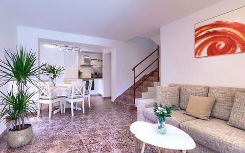 Negri: Nube, Cielo, Costruzione, Tavola, Azzurro, Pianta, Sedia, Tavolo, Condominio, Portico