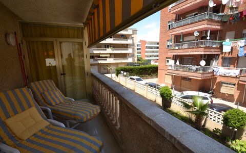 Albeniz: Pianta, Proprietà, Costruzione, Interior Design, Parete, Divano, Legna, Immobiliare, Pianta Della Casa, Soggiorno