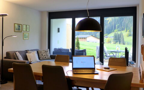 Greenview: Tavolo, Mobilia, Proprietà, Costruzione, Finestra, Pianta Della Casa, Sedia, Legna