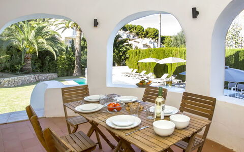 Villa Scott: Acqua, Costruzione, Cielo, Proprietà, Piscina, Finestra, Azzurro, Pianta, Interior Design, Condominio