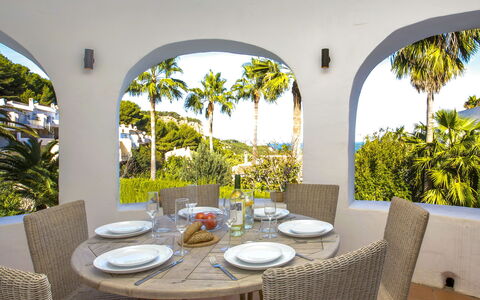Villa Scott: Acqua, Costruzione, Cielo, Proprietà, Piscina, Finestra, Azzurro, Pianta, Interior Design, Condominio
