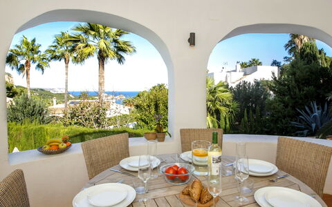 Villa Scott: Acqua, Costruzione, Cielo, Proprietà, Piscina, Finestra, Azzurro, Pianta, Interior Design, Condominio