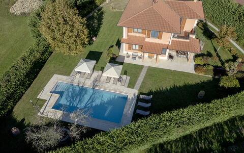 Villino Setteponti: Piscina, Zona Residenziale, Casa, Casa, Tetto, Estate, Ricorrere, Insediamento Umano, Prato, Villa