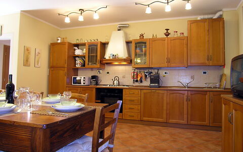 Villino Setteponti: Cabinetry, Mobilia, Controsoffitto, Tavolo, Elettrodomestico, Legna, Cucina, Interior Design, Illuminazione, Elettrodomestico Da Cucina