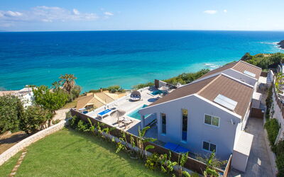 Bouka Villas: Acqua, Cielo, Pianta, Nube, Costruzione, Proprietà, Finestra, Blu, Azzurro, Casa