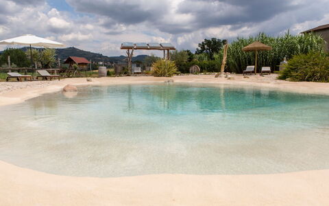 Villa Tavernacce: Acqua, Cielo, Nube, Proprietà, Pianta, Piscina, Azzurro, Albero, Aqua
