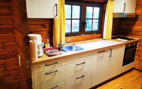Martina: Cabinetry, Proprietà, Controsoffitto, Lavandino Della Cucina, Lavello, Finestra, Rubinetto, Cassetto, Legna, Idraulico Fixture