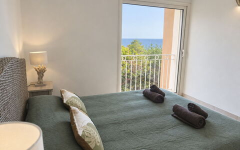 Villa Orizonte: Mobilia, Pavimento, Pavimentazione, Interior Design, Camera Da Letto, Camera, Appartamento, Letto, Biancheria, Sedia