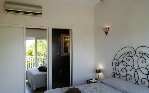 Villa Orizonte: Mobilia, Proprietà, Costruzione, Comfort, Legna, Illuminazione, Finestra, Interior Design, Shade