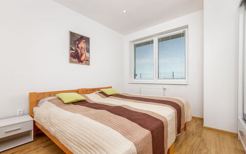 Emily: Cielo, Costruzione, Pianta, Finestra, Albero, Urban Design, Zona Residenziale, Asfalto, Ruota, Manto Stradale