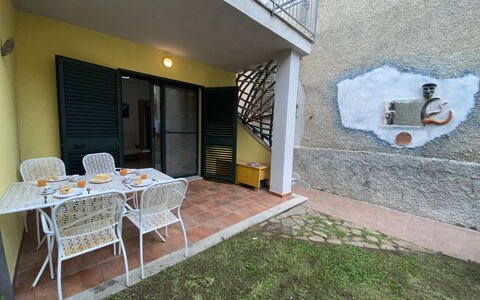 La Caletta 710: Mobilia, Costruzione, Tavolo, Architettura, Shade, Sedia, Interior Design, Pavimento, Legna, Pianta