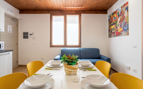 Balestrate 215: Tavolo, Tavola, Mobilia, Proprietà, Dishware, Pianta, Arancia, Interior Design, Illuminazione, Piatto