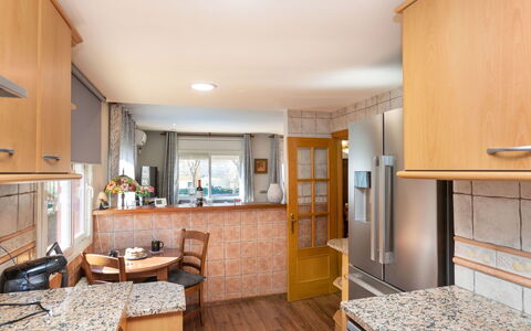 La Victoria: Mobilia, Tavolo, Cabinetry, Pianta Della Casa, Costruzione, Legna, Cassetto, Interior Design, Controsoffitto, Pavimento