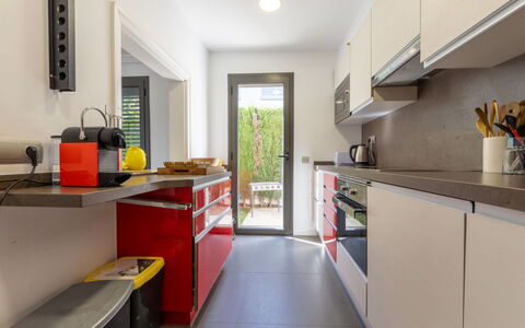 La Barca: Cucina, Controsoffitto, Elettrodomestico Da Cucina, Apparecchio Major, Mobilia, Interior Design, Cabinetry, Pavimentazione, Elettrodomestico, Casa