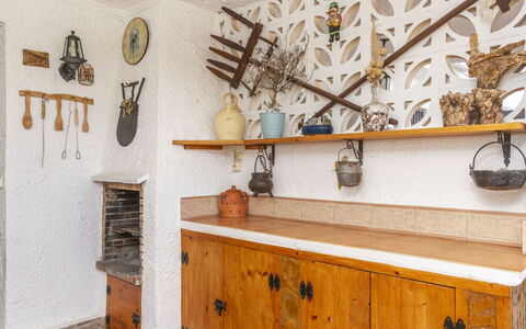 Villa Casalot: Legna, Pavimentazione, Interior Design, Mobilia, Pavimento, Soffitto, Camera, Cucina, Color Legno, Cabinetry