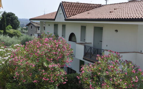 Garden Village: Nube, Cielo, Finestra, Neve, Costruzione, Casa, Legna, Pendenza, Raccordo, Paesaggio