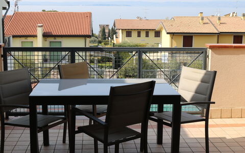 Garden Village: Nube, Cielo, Finestra, Neve, Costruzione, Casa, Legna, Pendenza, Raccordo, Paesaggio