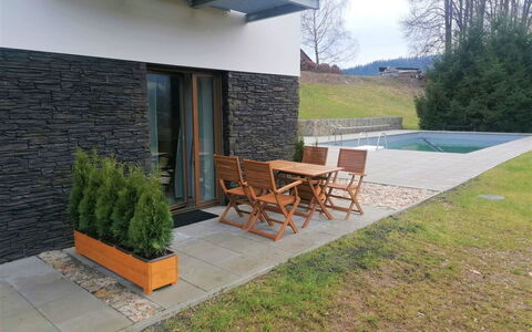 Mountain Luxe Nest & Pool: Pianta, Proprietà, Manto Stradale, Shade, Muratura, Sedia, Mobili Da Esterno, Legna, Albero, Brick