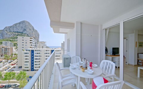 La Luz 12: Mobilia, Tavolo, Cielo, Proprietà, Costruzione, Sedia, Interior Design, Architettura, Immobiliare, Condominio