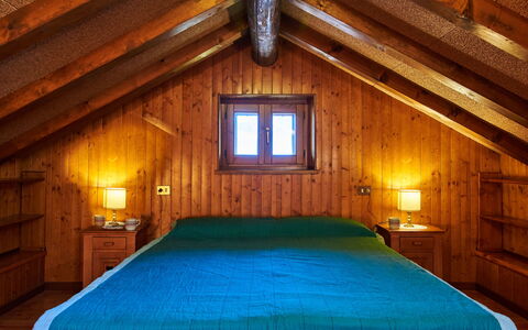 Il Crotto: Proprietà, Costruzione, Finestra, Legna, Interior Design, Lampada, Casa, Latifoglie, Simmetria, Soffitto