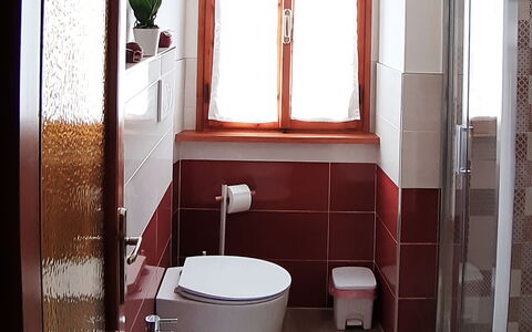 Villa Renaccio: Idraulico Fixture, Proprietà, Lavello, Lavandino Del Bagno, Rubinetto, Costruzione, Legna, Bagno, Finestra