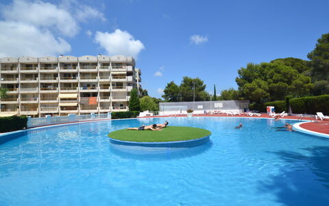 Salou 704: Tetto, Arbusto, Casa, Casa, Villetta, Lotto, Groundcover, Giardino, Estate