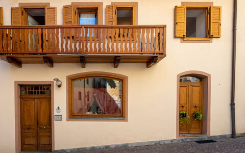 Casa Nota e Minichin: Acqua, Pianta, Cielo, Costruzione, Piscina, Albero, Azzurro, Finestra, Immobiliare, Tempo Libero