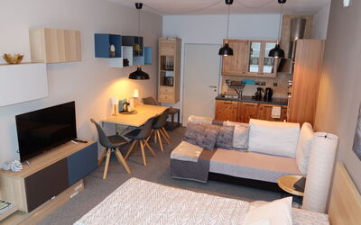 Čertovka U Jelena 67.1: Proprietà, Tavolo, Mobilia, Cornice, Comfort, Azzurro, Legna, Divano, Soggiorno, Interior Design