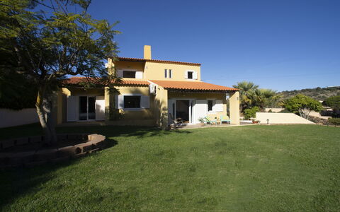 Mariana: Cielo, Nube, Neve, Costruzione, Montagna, Pendenza, Finestra, Casa, Legna, Urban Design